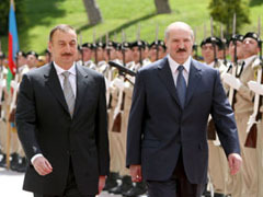 Lukasenko Bakuba látogatott 