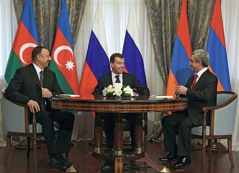 Hármas külügyminiszteri találkozó Karabahért 