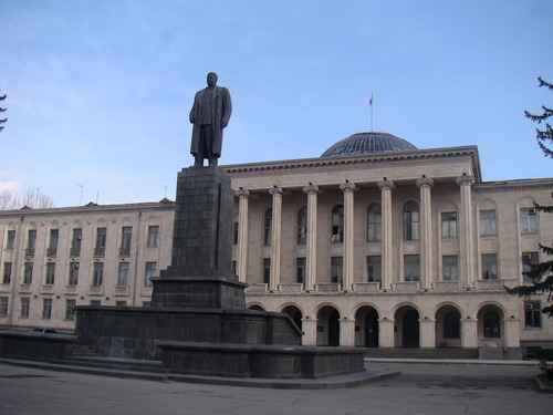 Gori főtere Sztálin-szobor nélkül maradt