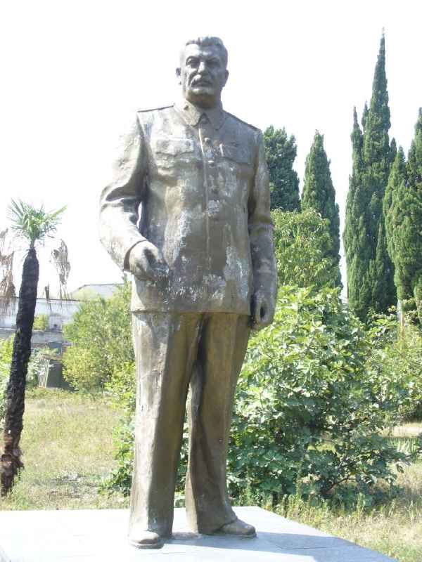 Zaporozsjéban szobrot emelnek Sztálinnak