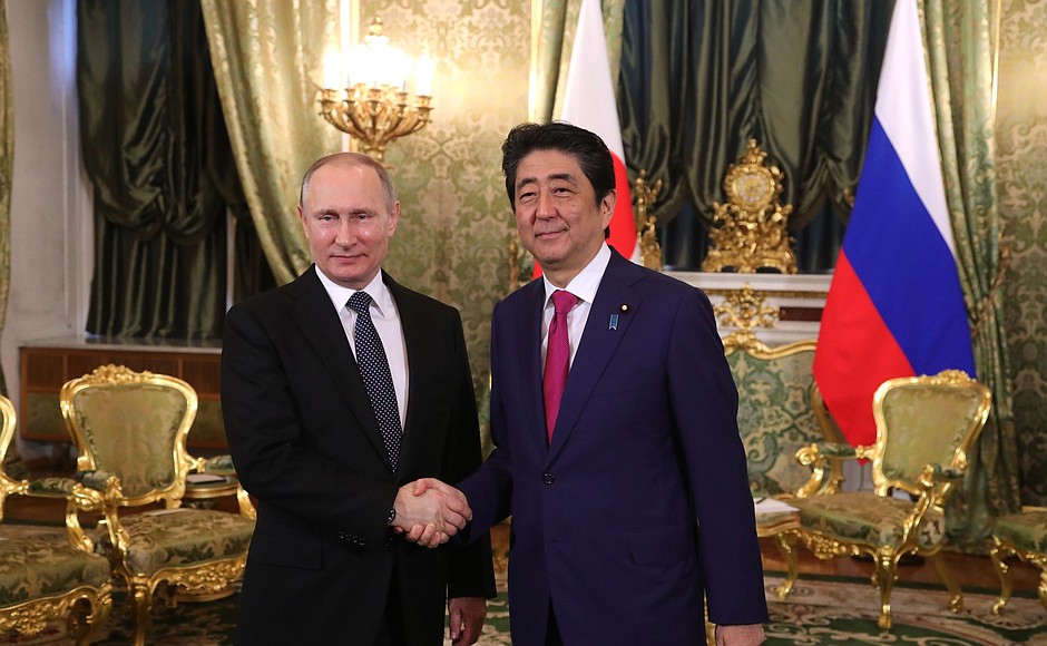 Moszkvában járt a japán miniszterelnök 