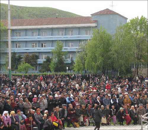 Bakijev-párti tüntetés Dzsalal-Abadban