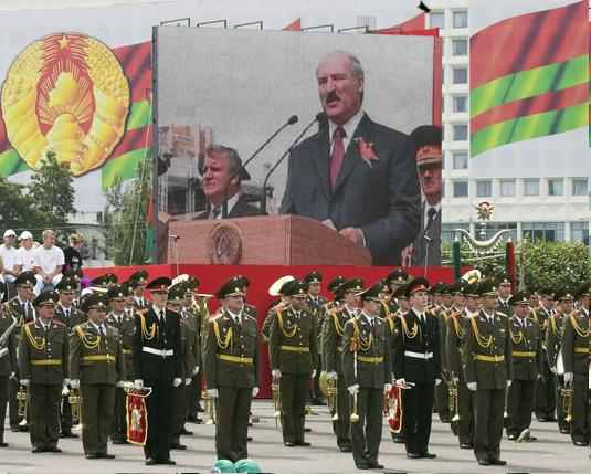 Mélyponton Lukasenko népszerűsége 
