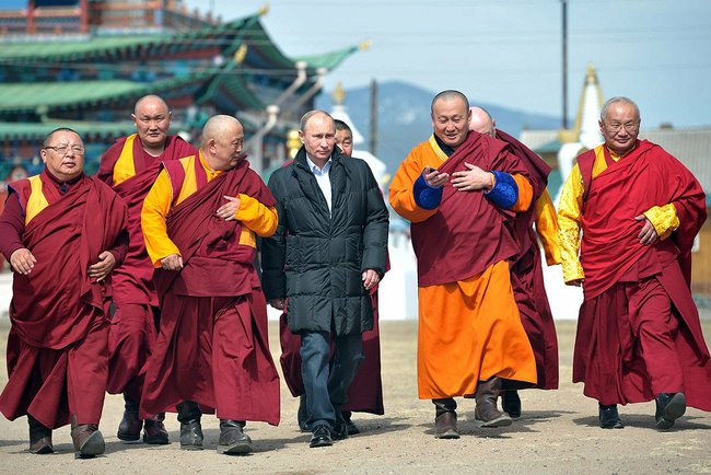 Putyin támogatást ígért a buddhistáknak 