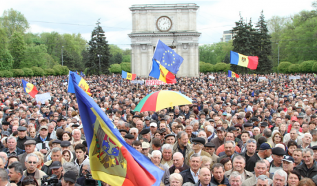 Nagy korrupcióellenes tüntetés Kisinyovban 