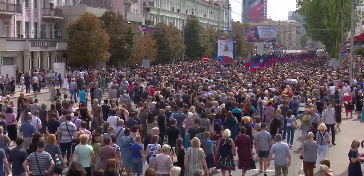 Donyeck: hatalmas tömeg Zaharcsenko temetésén