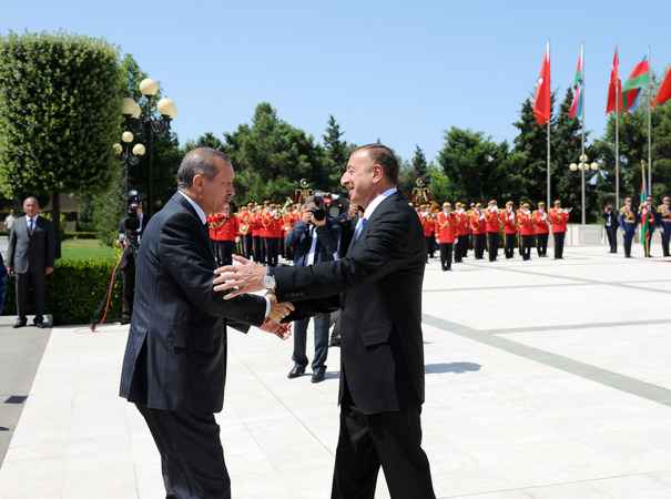 Erdogan Bakuba látogatott