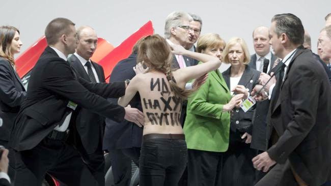 FEMEN aktivisták zavarták meg Putyint
