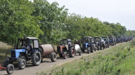 Útlezárással tiltakoztak a moldáv gazdák
