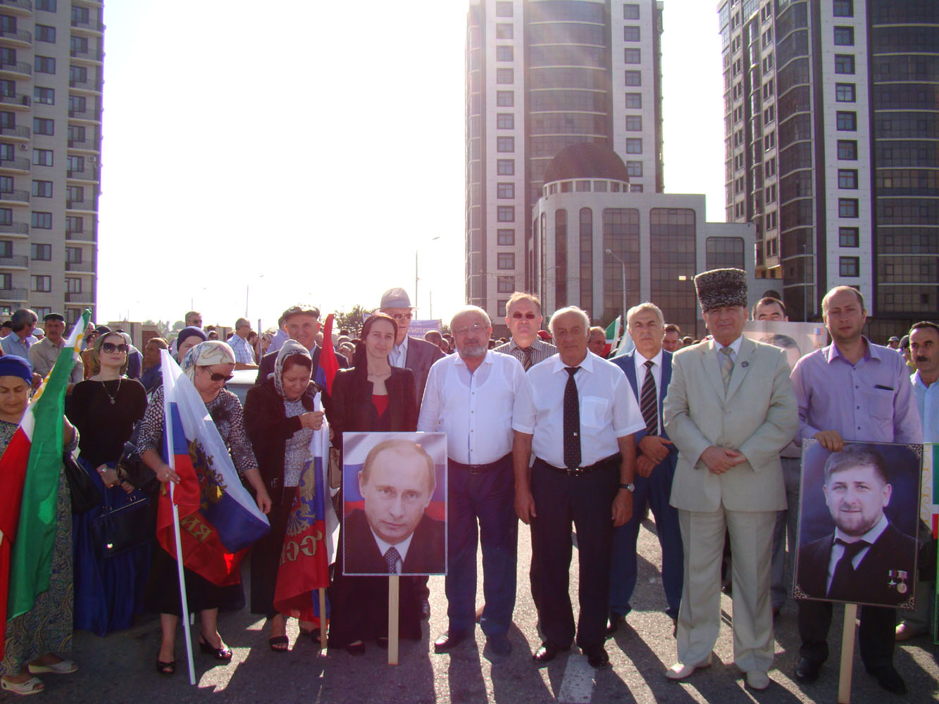 Groznij: százezres menet Putyin születésnapján