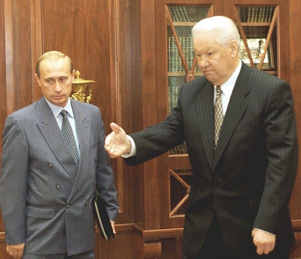 A különbség Jelcin és Putyin között