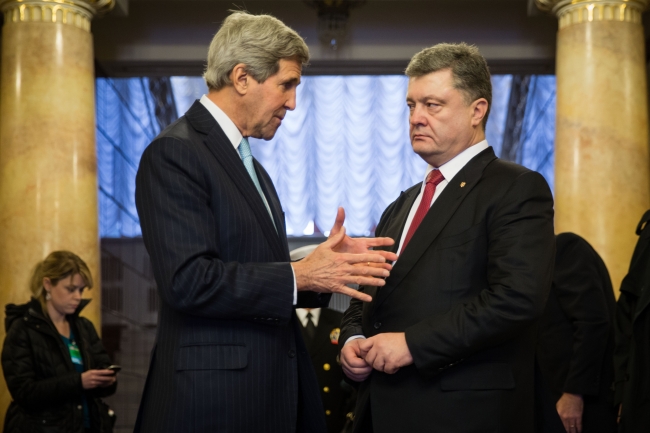 Kerry: a Donbassznak különleges jogokat kell adni