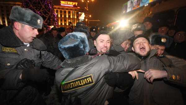100 tüntetőt őrizetbe vettek Moszkvában 