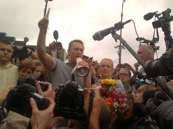 Ezrek várták Navalnijt Moszkvában