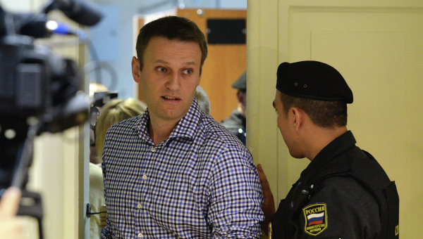 Navalnij szabadon távozhat