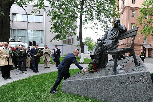 Szergej Mihalkov szobrot kapott Moszkvában