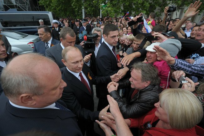 Putyin Szevasztopolban ünnepelt 