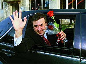 Szaakasvili: orosz tankok helyett turistákat  
