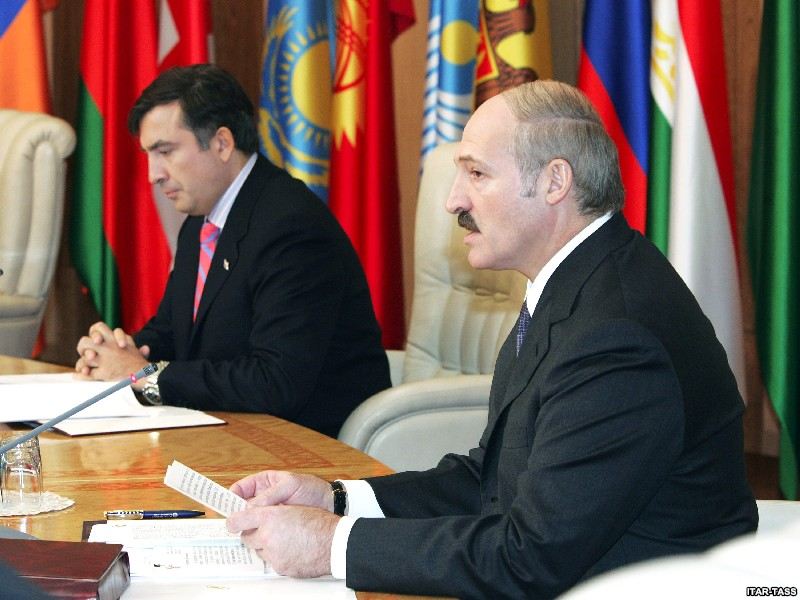 Szaakasvili megmentené Lukasenkót 