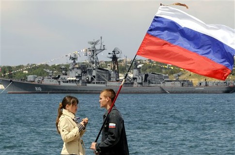 Maradhat az orosz flotta Szevasztopolban