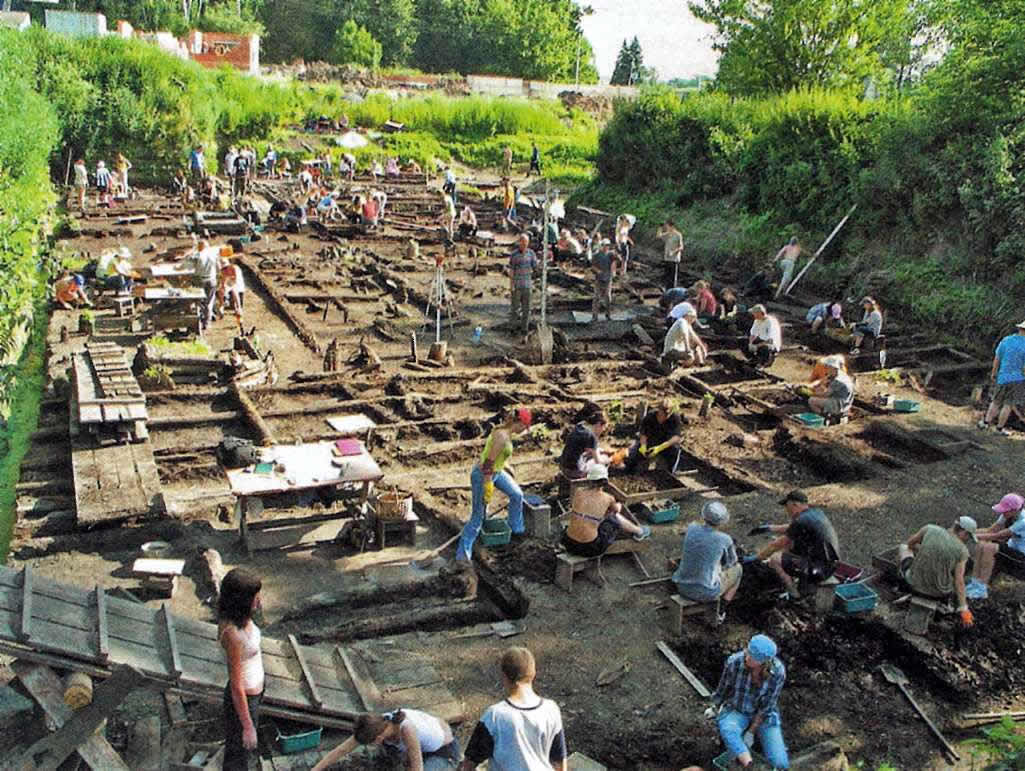 Novgorod: politikusok vettek részt az ásatásokon