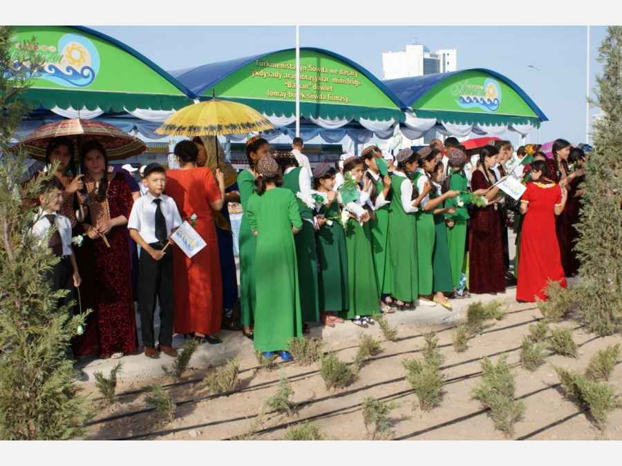 Türkmén boldogság, tadzsik elkeseredettség