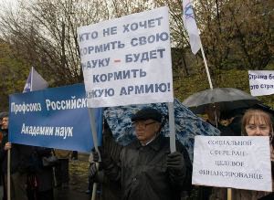 Tudósok tüntetnek a Duma előtt